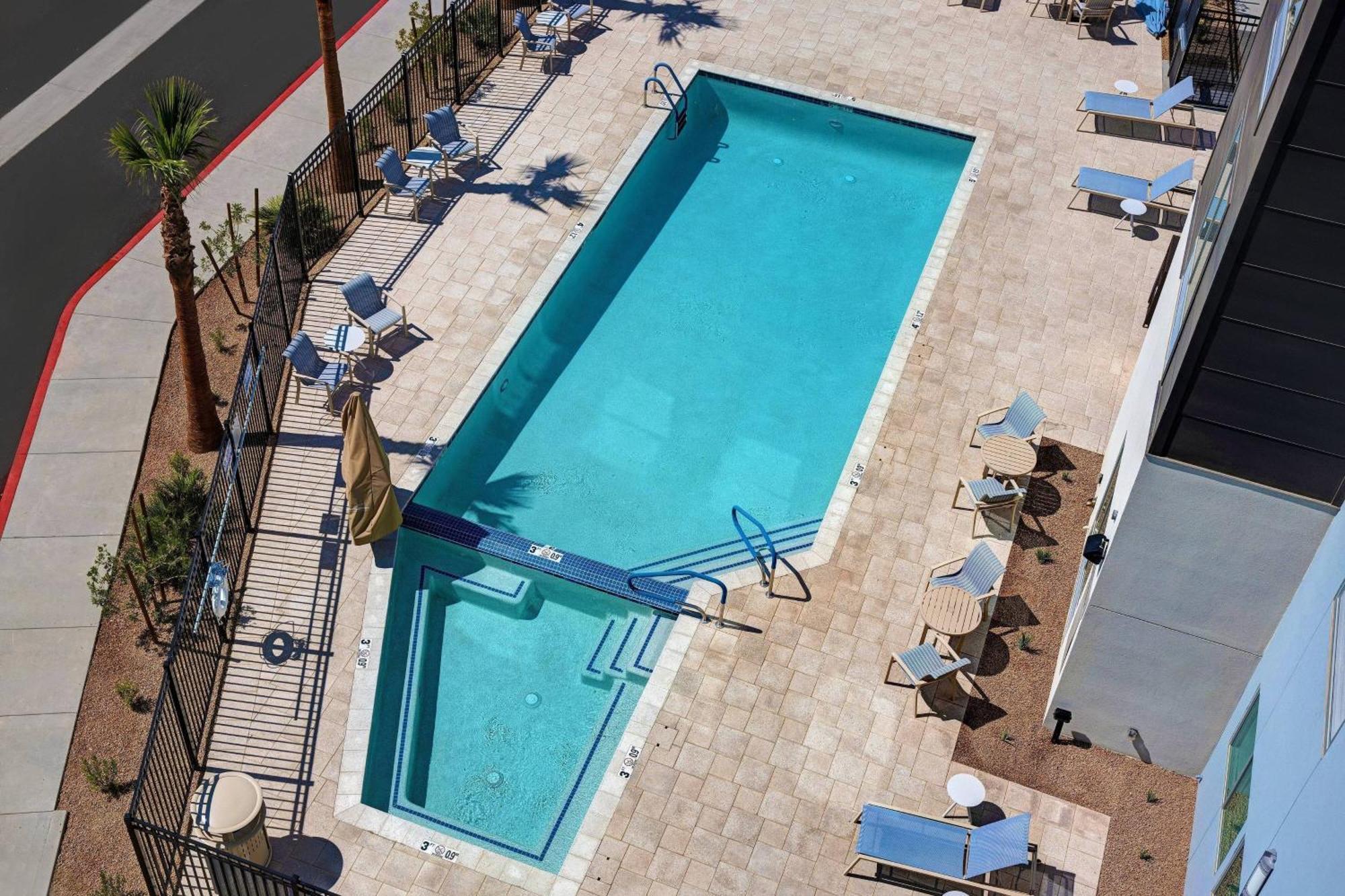 Towneplace Suites By Marriott Phoenix Glendale Sports & Entertainment District Buitenkant foto