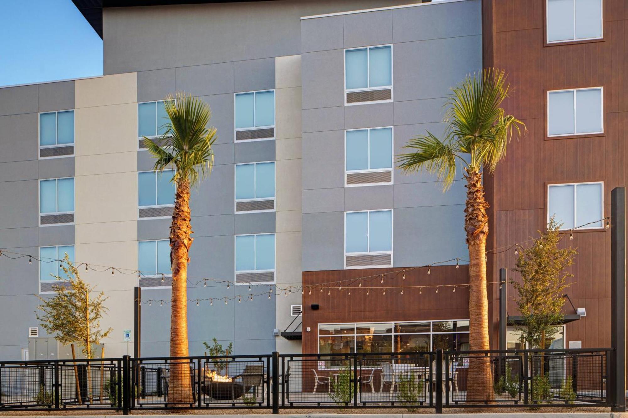 Towneplace Suites By Marriott Phoenix Glendale Sports & Entertainment District Buitenkant foto